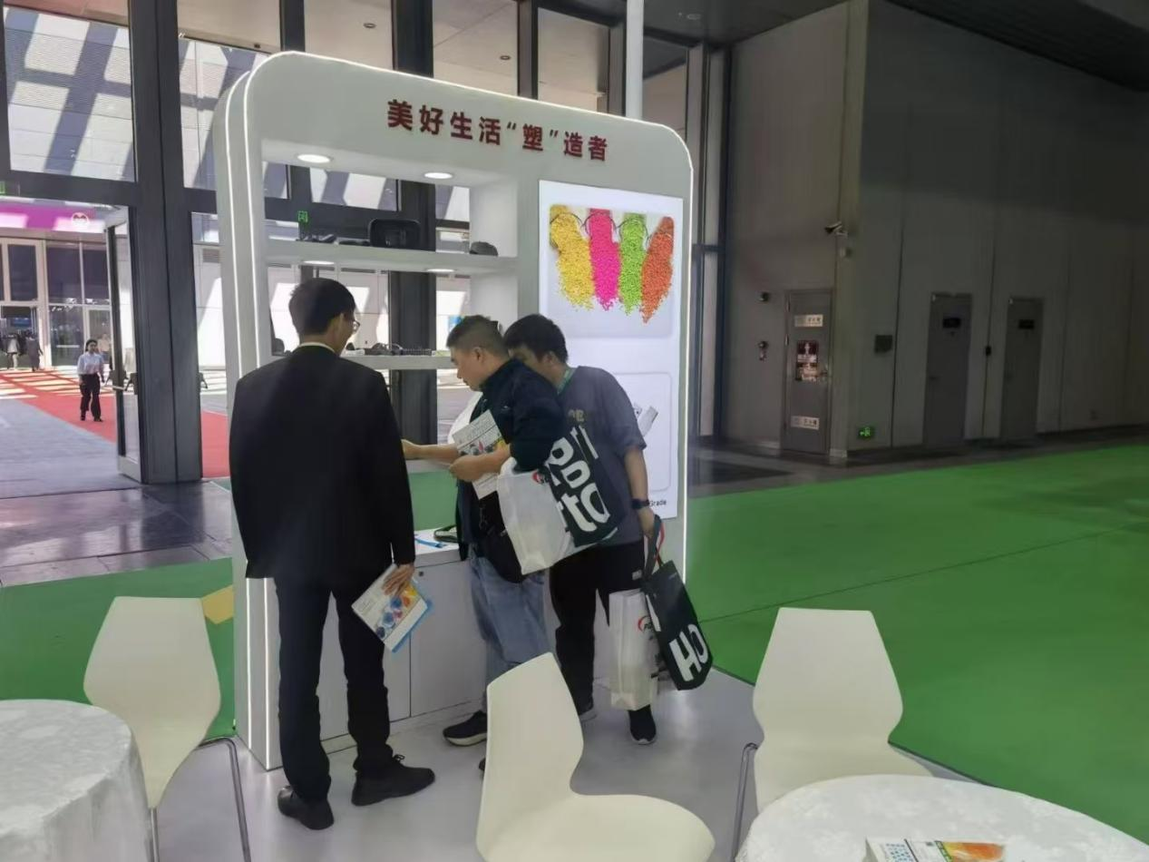 力(li)塑TPE展(zhan)位現(xian)場(chang) 力(li)塑TPE展位現(xian)場(chang)